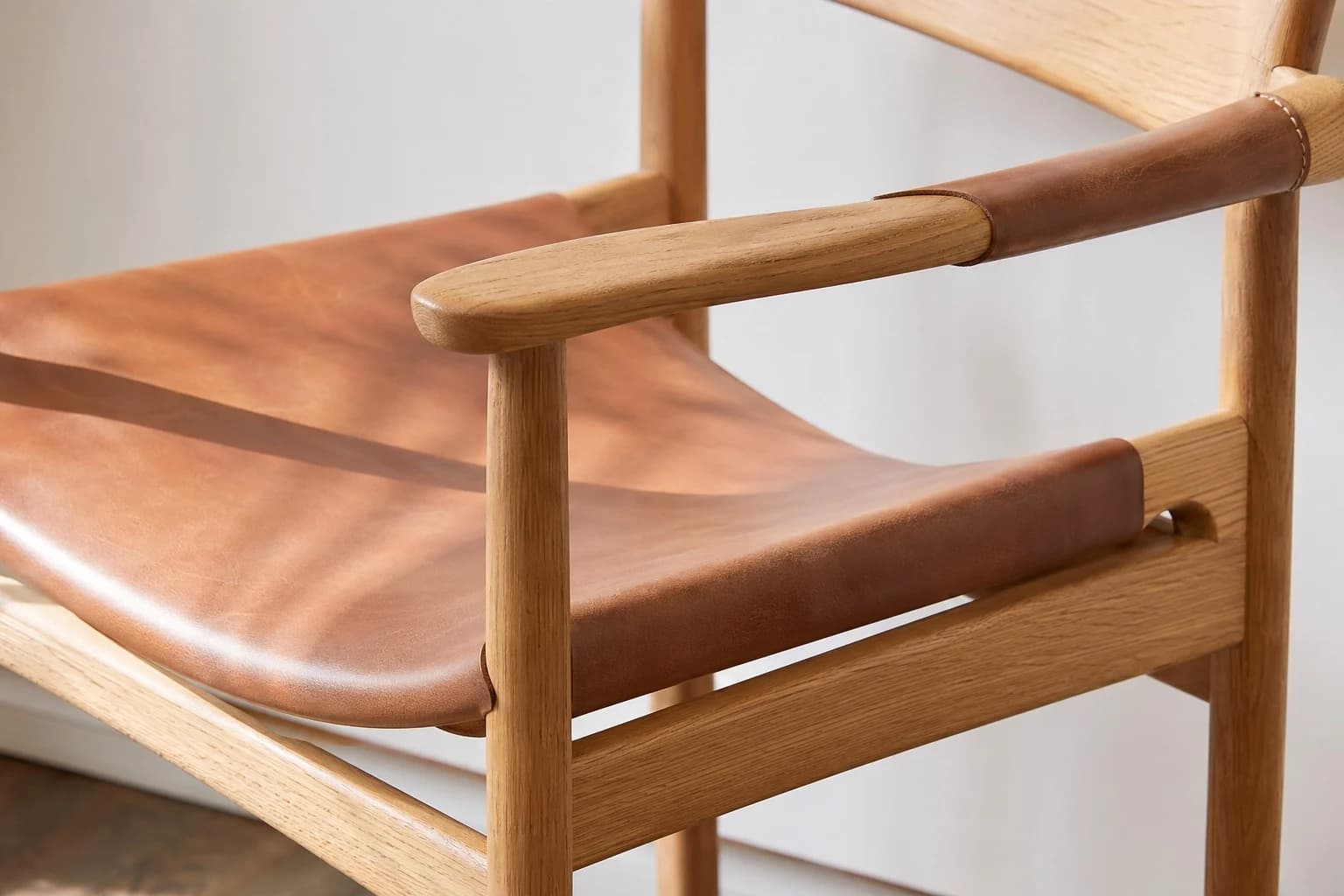 Chaise en chêne et cuir